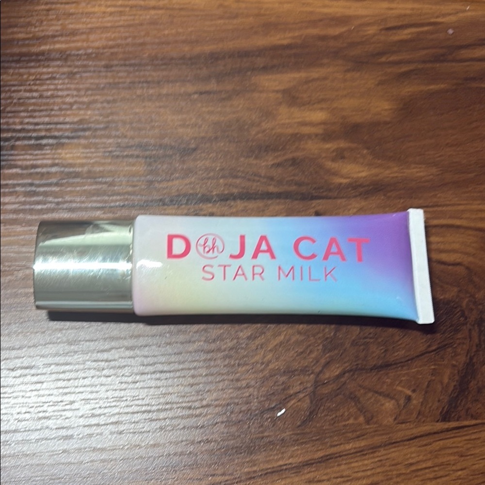 BH Cosmetics Light-Reflecting Moisturizer - Pink and Blue Gradient